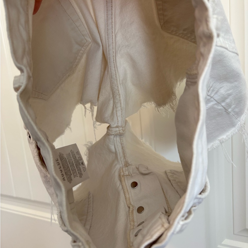 AGOLDE Parker white Jean shorts distressed size 26 - Picture 6 of 7